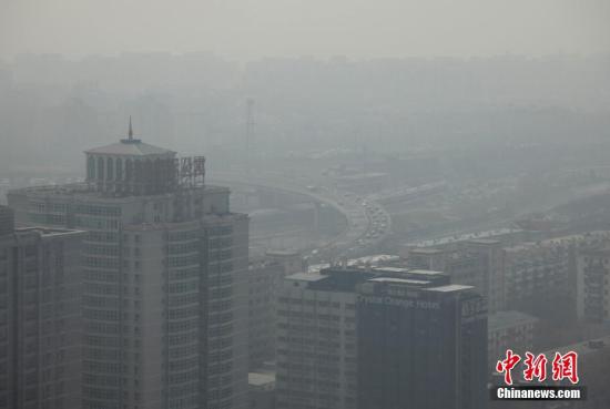 資料圖：北京遭遇霧霾天氣。<a target='_blank'  _fcksavedurl='http://www.chinanews.com/'></table>中新社</a>記者 劉關(guān)關(guān) 攝